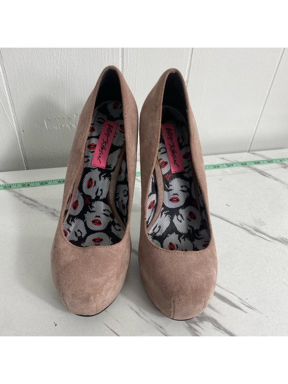 Betsey Johnson Womens Suede Heels Size 6.5 Marilyn Monroe Pink Romantic